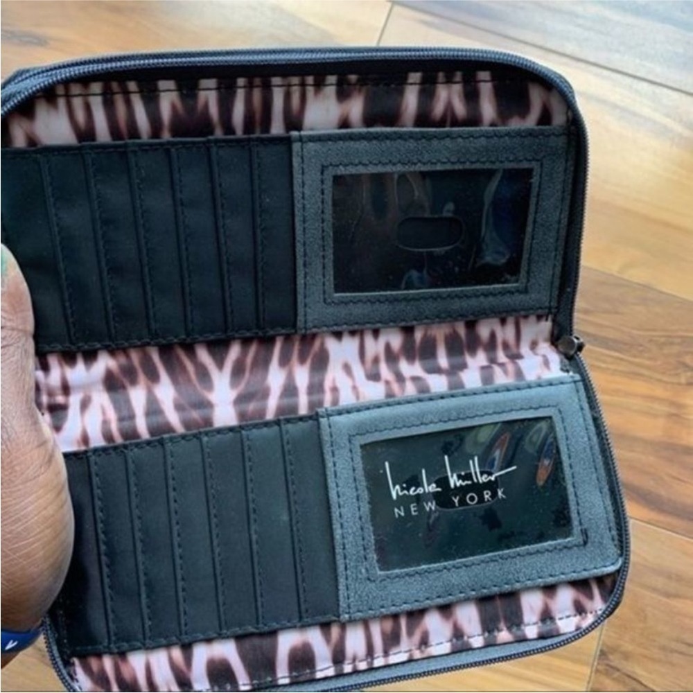 Nicole Miller New York Accordion Wallet - Picture 7 of 8